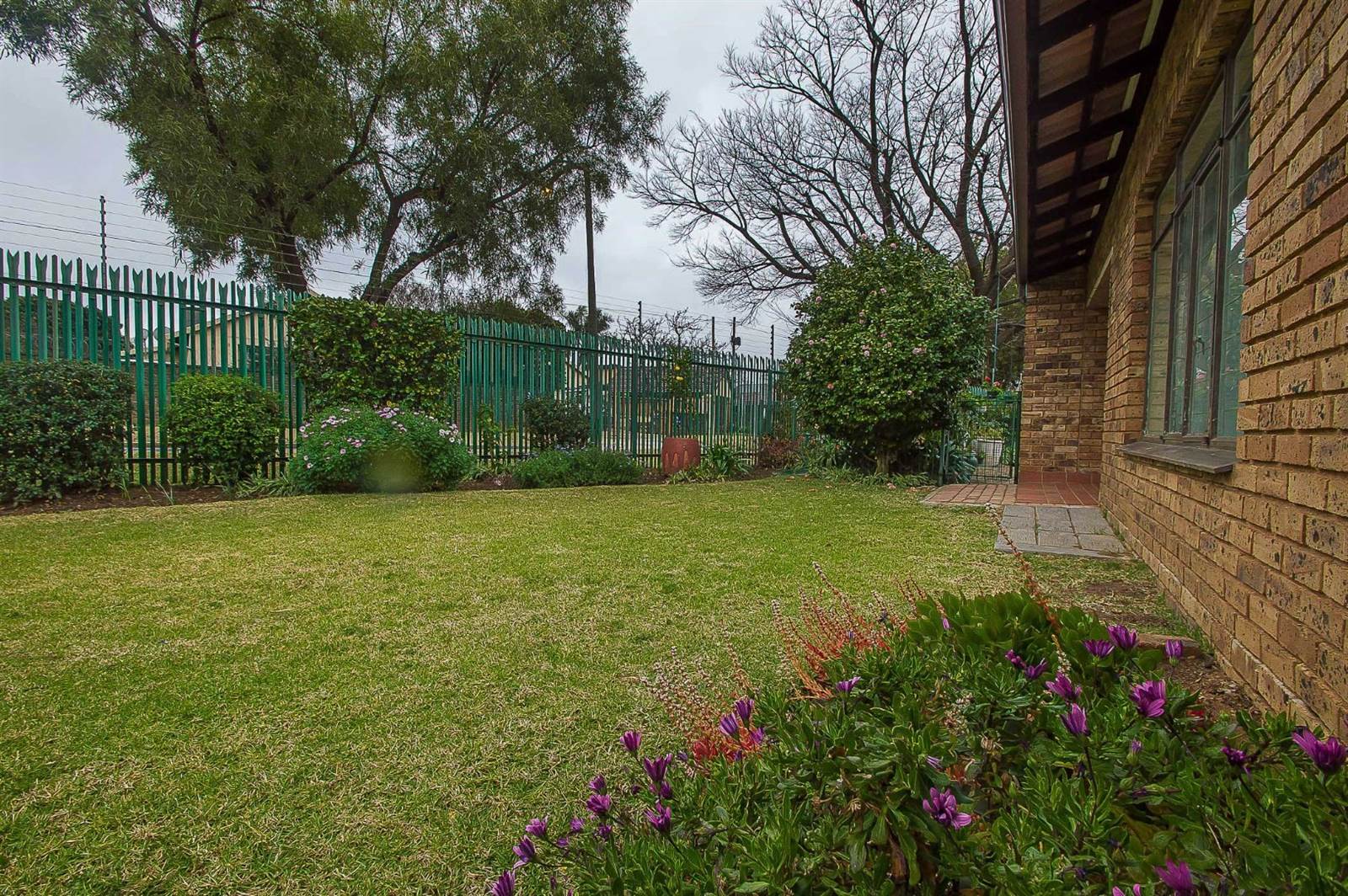 2 Bed Townhouse in Ontdekkers Park photo number 11