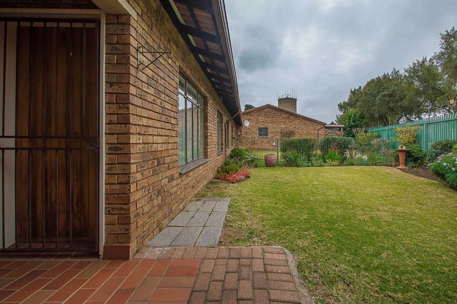 2 Bed Townhouse in Ontdekkers Park photo number 9
