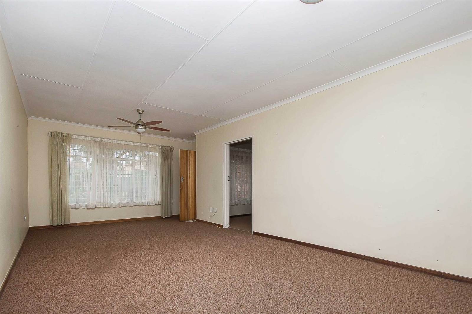 2 Bed Townhouse in Ontdekkers Park photo number 6