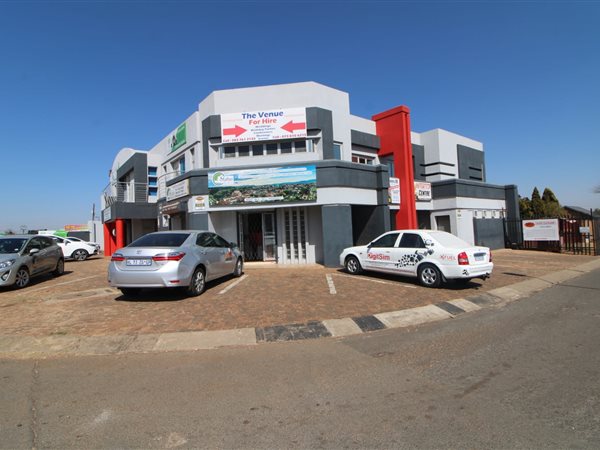 829  m² Commercial space