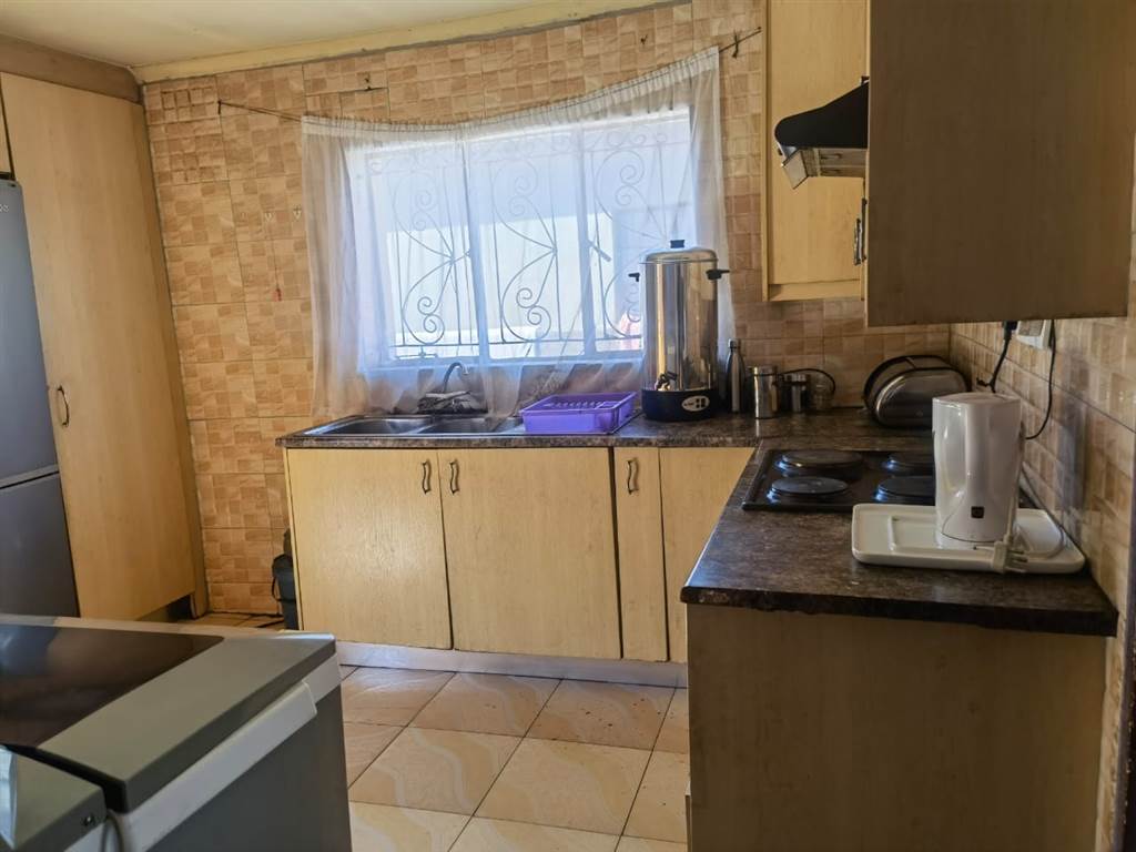 2 Bed House in Tembisa photo number 4