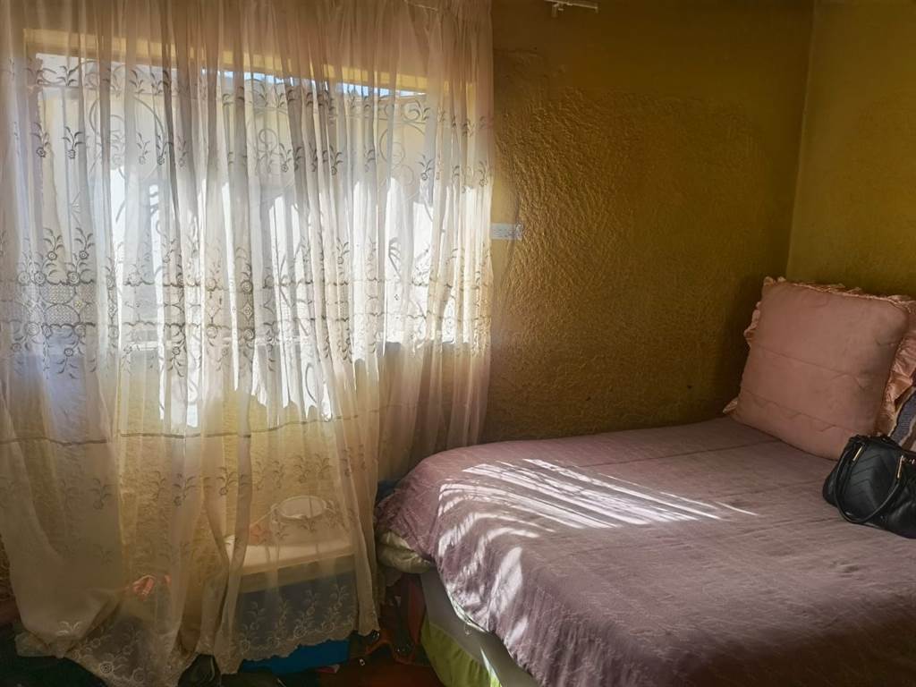 2 Bed House in Tembisa photo number 8