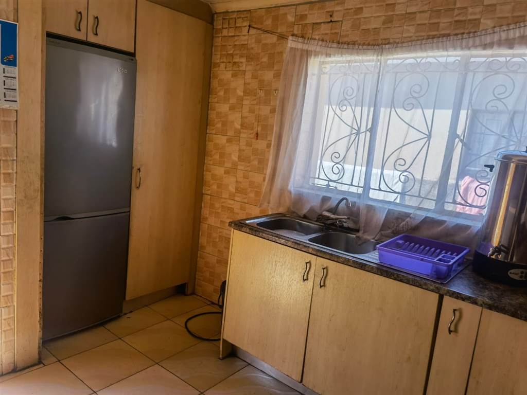 2 Bed House in Tembisa photo number 2