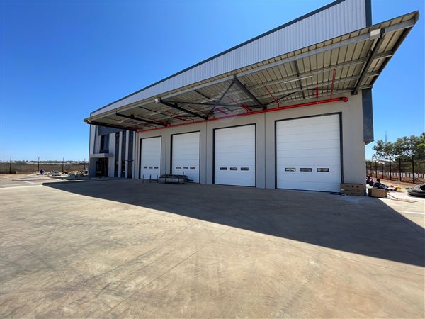 2 050  m² Industrial space