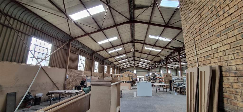 1600  m² Industrial space in Aureus photo number 2
