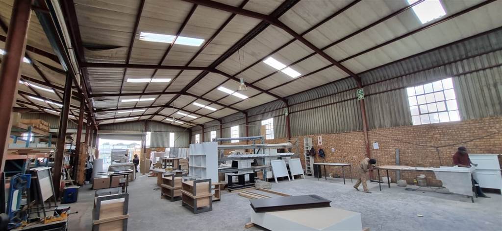 1600  m² Industrial space in Aureus photo number 3