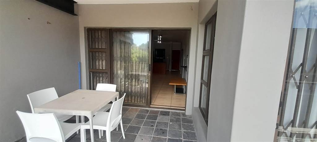 2 Bed Apartment in Winklespruit photo number 14