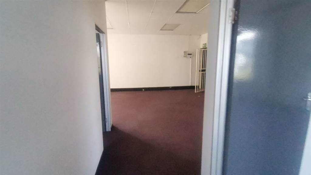 134  m² Commercial space in Wynberg photo number 14
