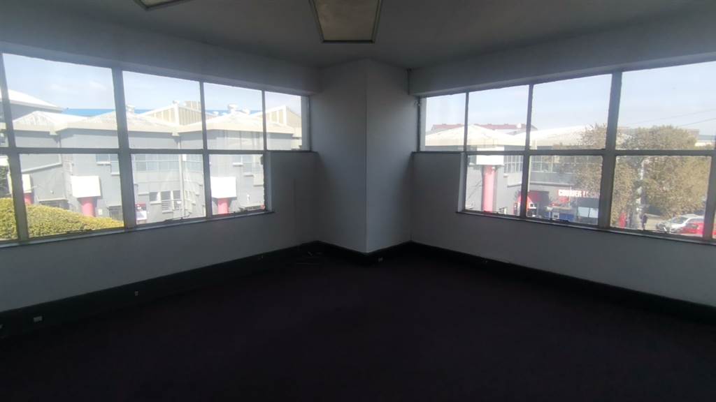 134  m² Commercial space in Wynberg photo number 10
