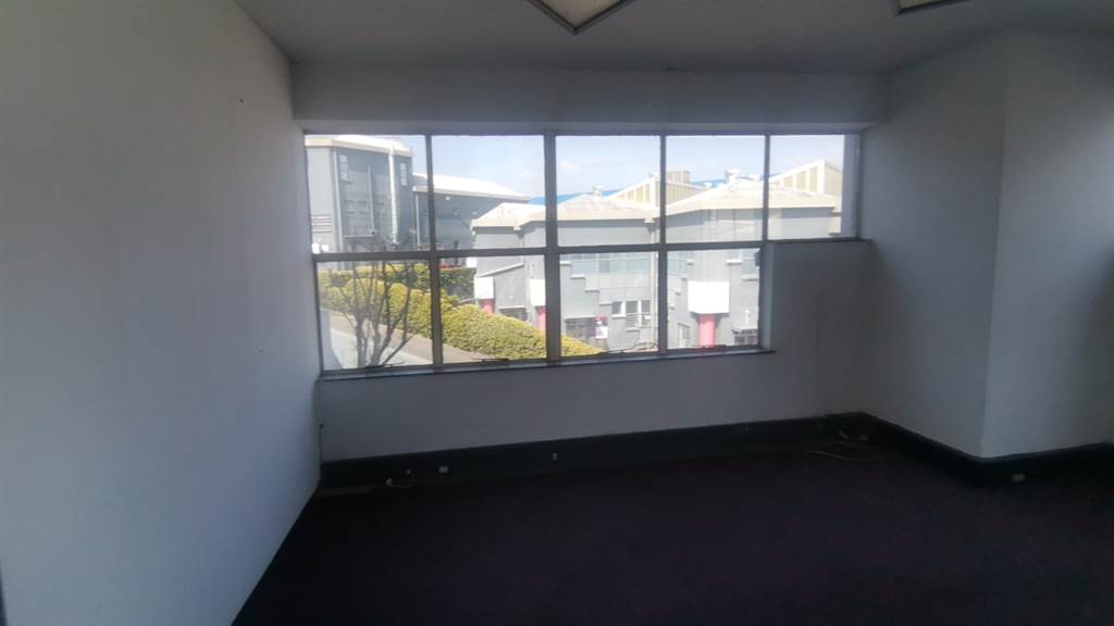 134  m² Commercial space in Wynberg photo number 11
