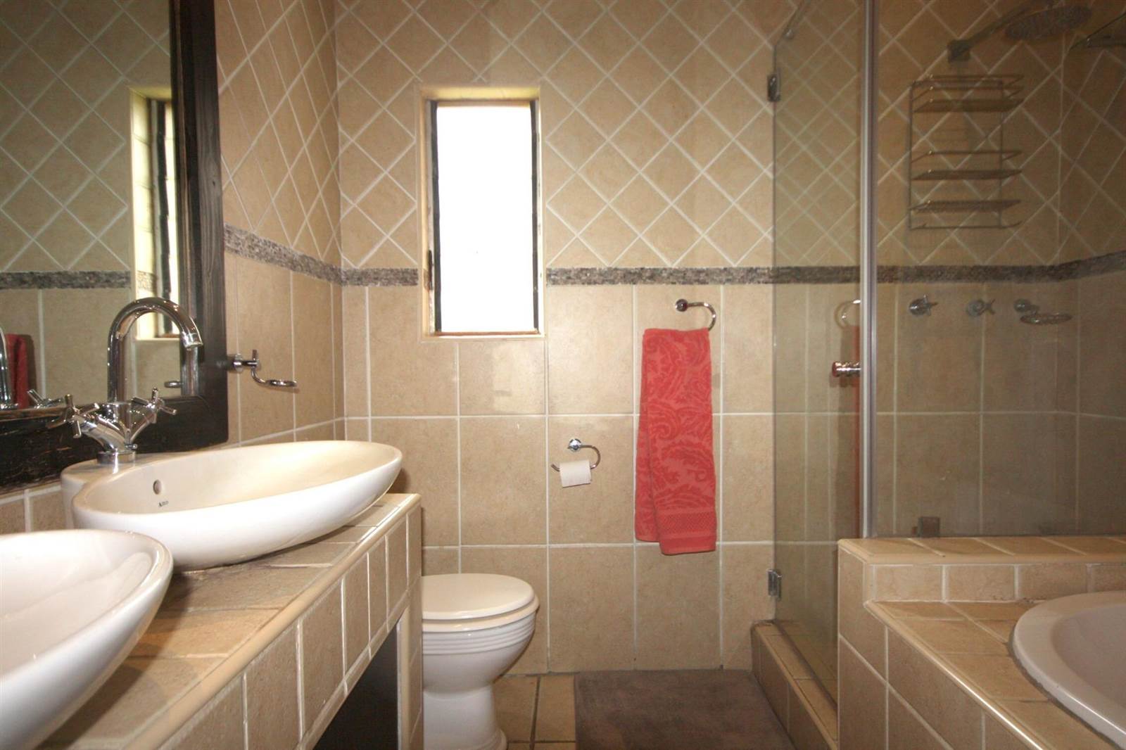 6 Bed House in Lochvaal photo number 9