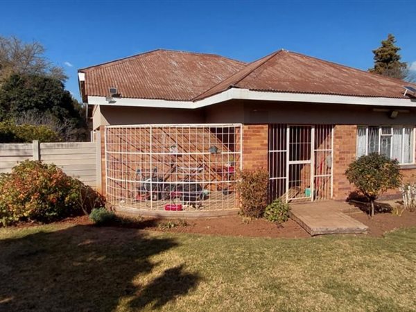 4 Bedroom House 4 Bedroom House