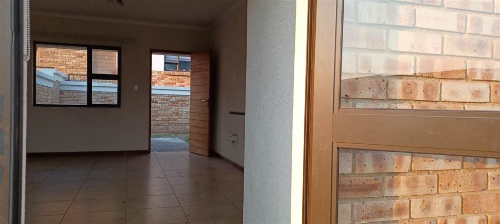 2 Bed Townhouse in Beyers Park photo number 28