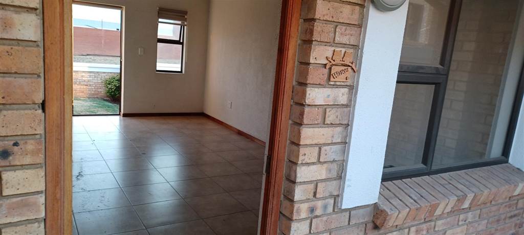 2 Bed Townhouse in Beyers Park photo number 19