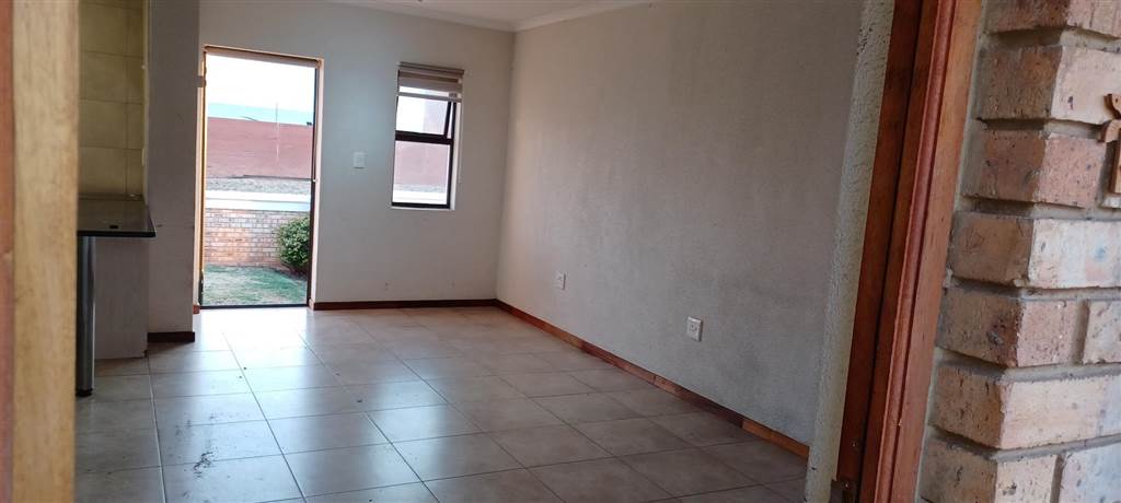 2 Bed Townhouse in Beyers Park photo number 3