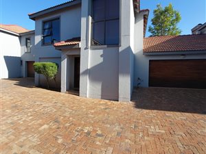 3 Bed Townhouse in Vanderbijlpark SE2