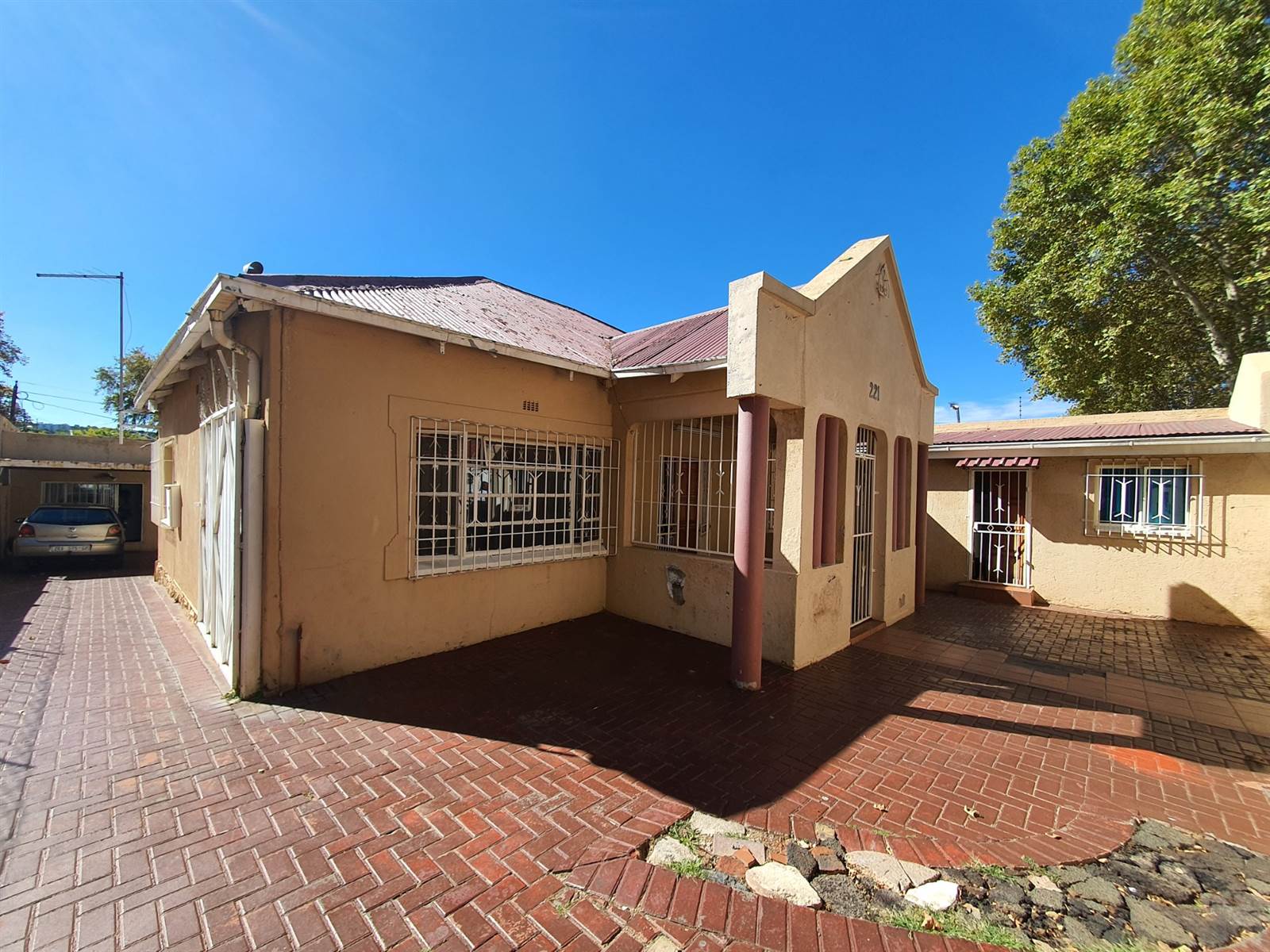 3 Bed House in Bezuidenhout Valley photo number 1