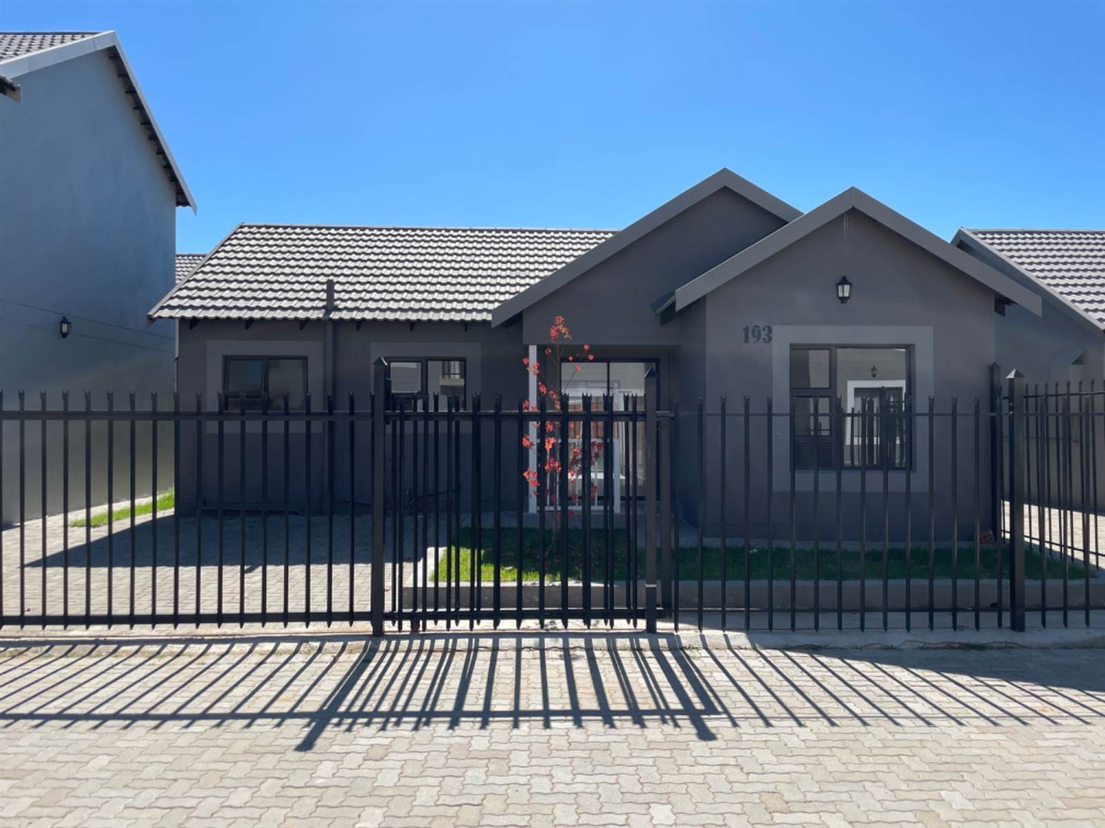 3 Bed Townhouse in Bloemspruit photo number 27