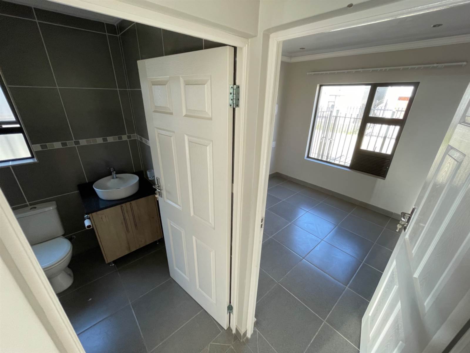 3 Bed Townhouse in Bloemspruit photo number 21