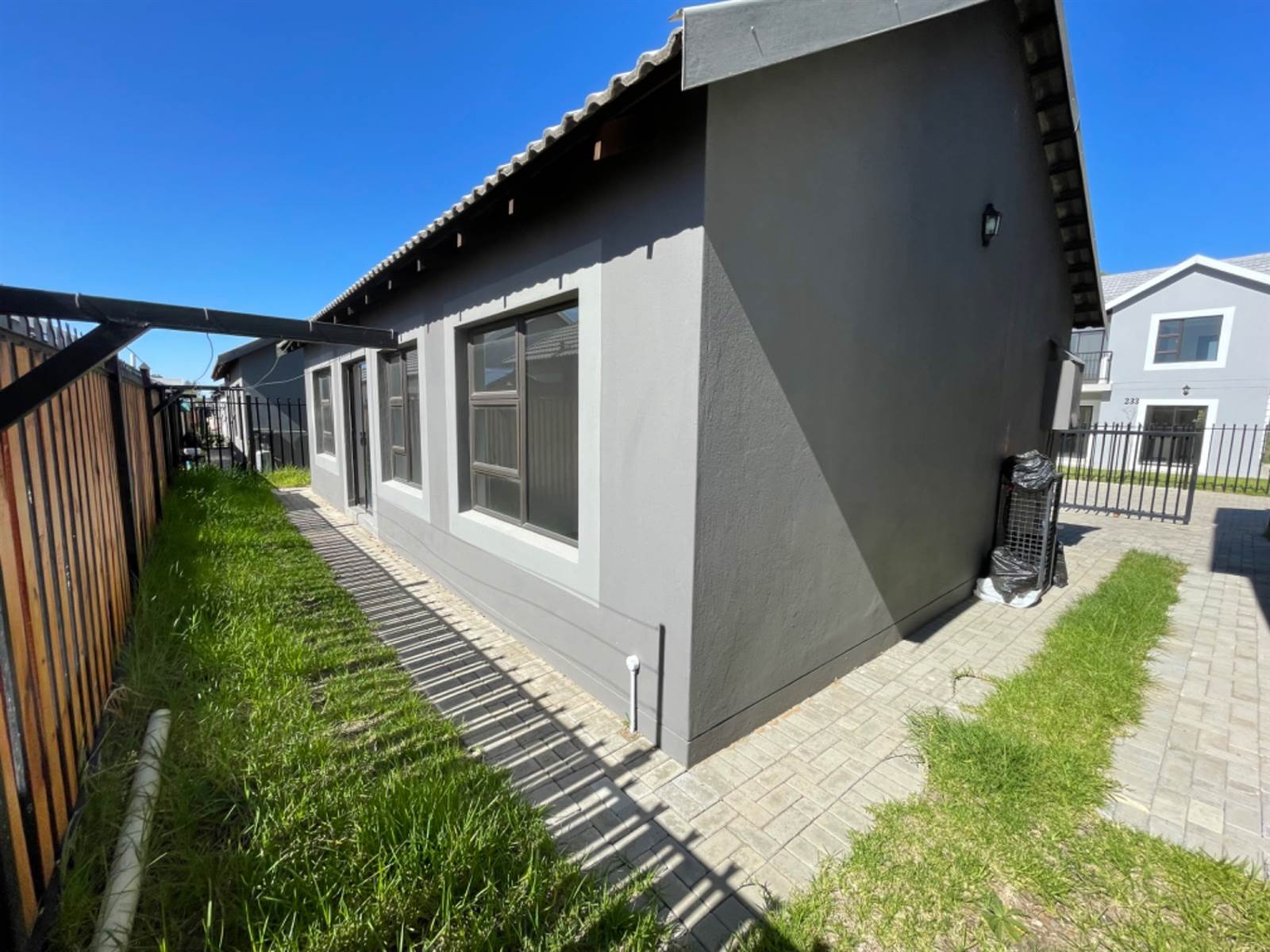 3 Bed Townhouse in Bloemspruit photo number 26