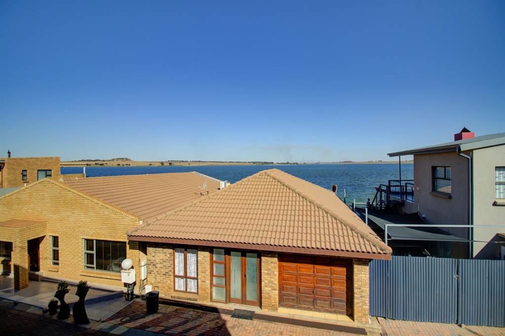 4 Bed House in Bronkhorstbaai photo number 21