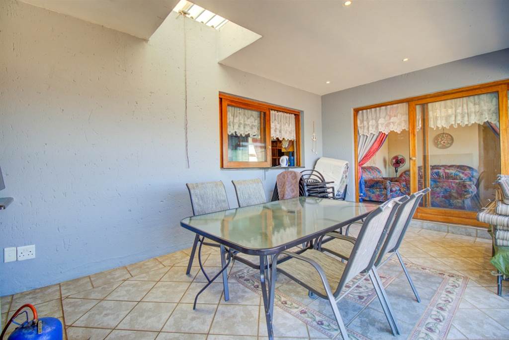 4 Bed House in Bronkhorstbaai photo number 13