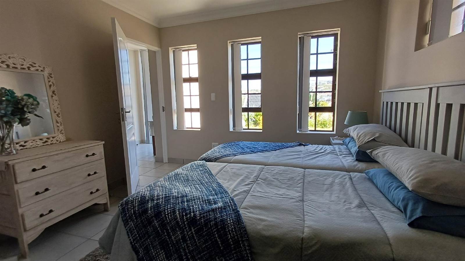 2 Bed Townhouse in Mossel Bay Central photo number 12