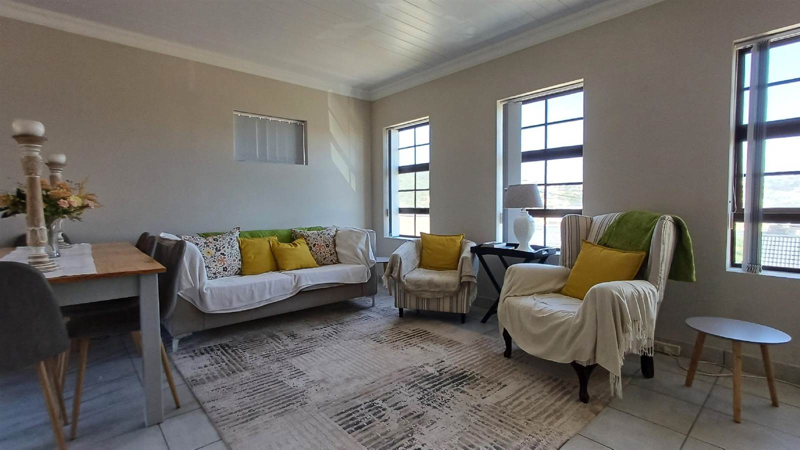 2 Bed Townhouse in Mossel Bay Central photo number 2