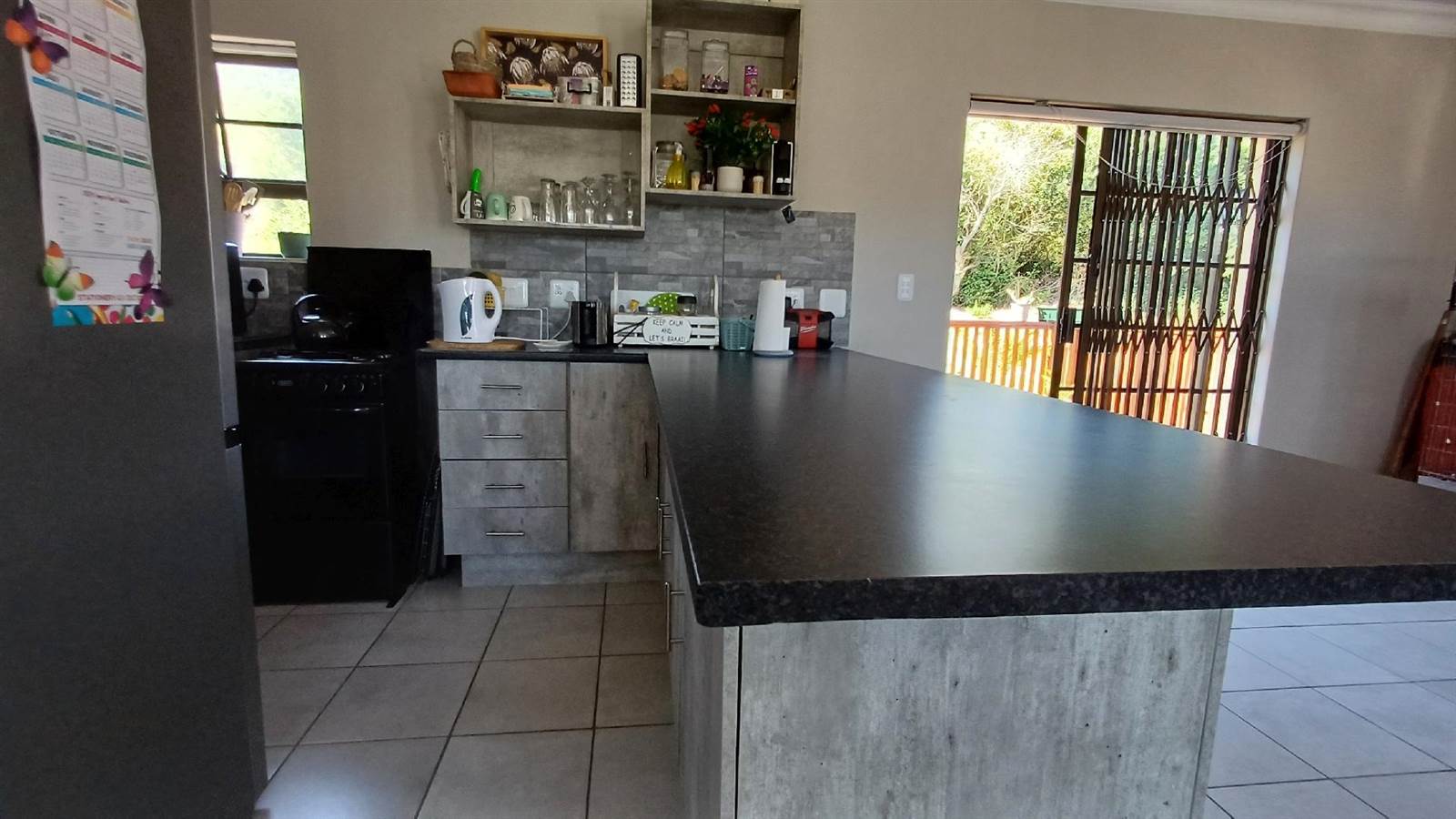 2 Bed Townhouse in Mossel Bay Central photo number 5