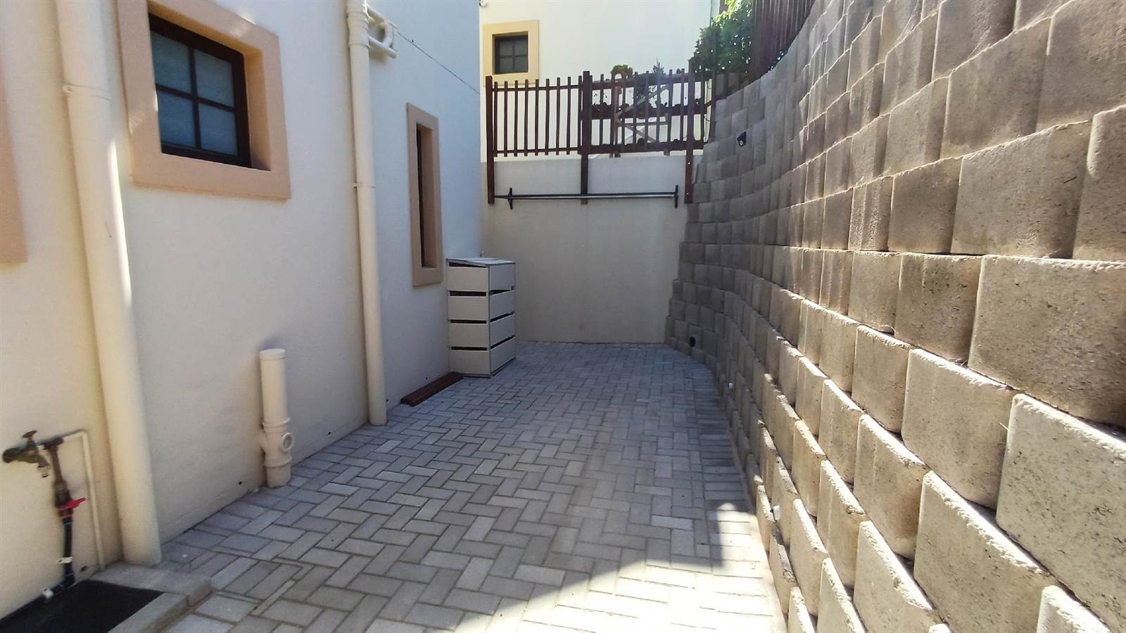 2 Bed Townhouse in Mossel Bay Central photo number 18