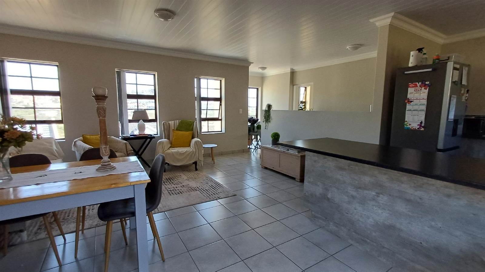 2 Bed Townhouse in Mossel Bay Central photo number 7