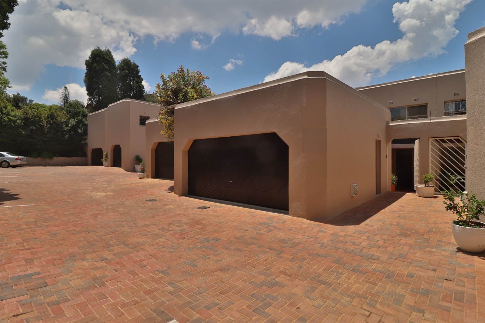 3 Bed Townhouse in Illovo photo number 1