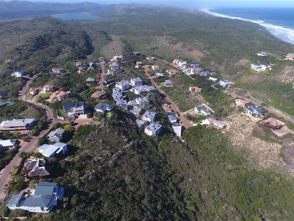 809 m² Land available in Cola Beach