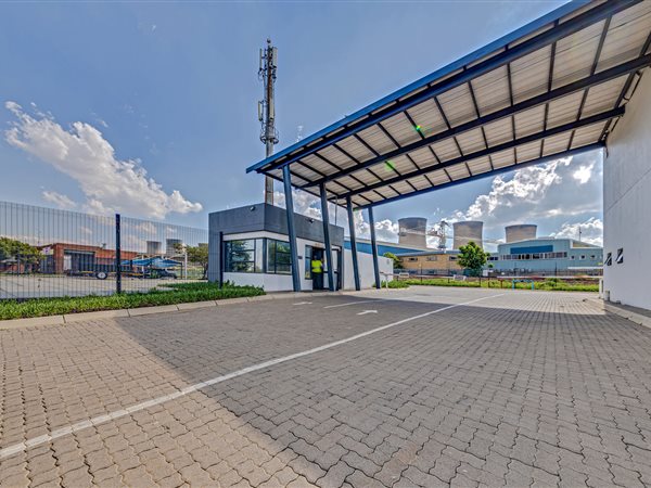 155  m² Commercial space in Spartan