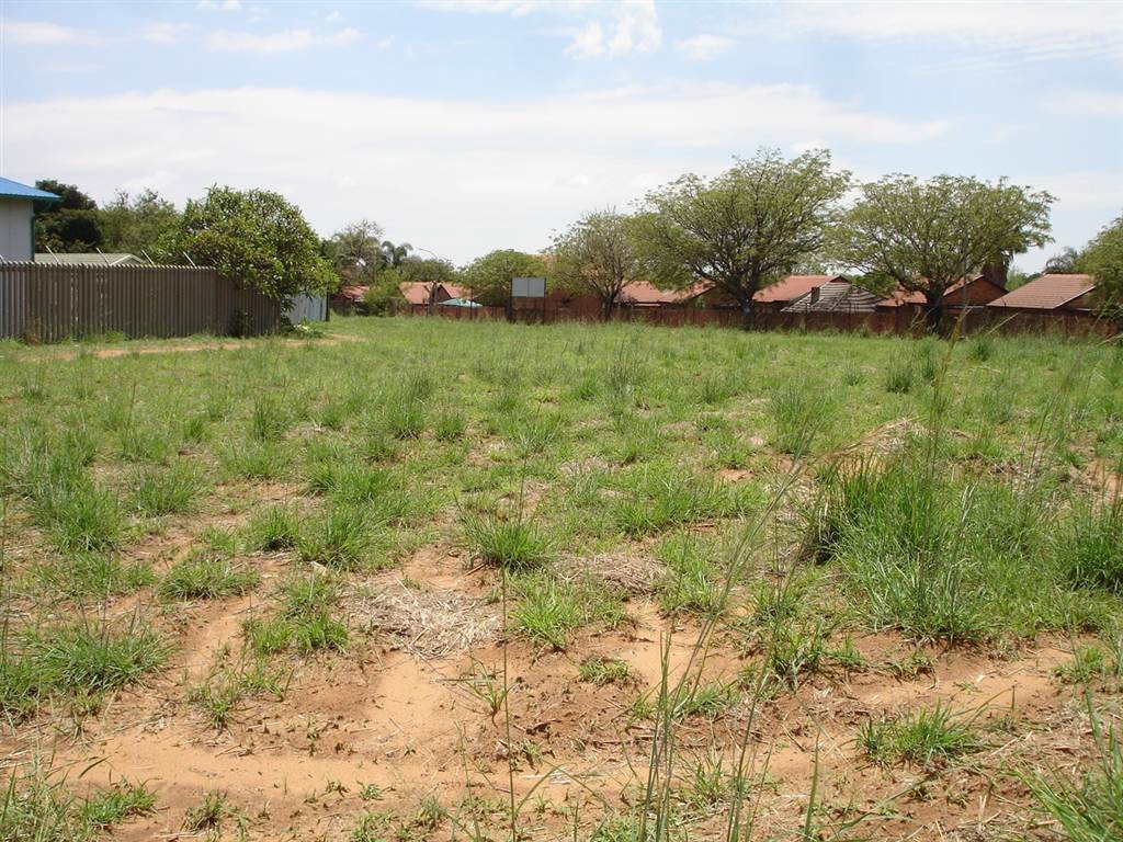3495 m² Land available in Safari Gardens photo number 5