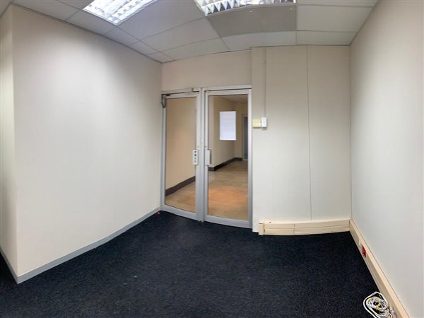 126  m² Commercial space