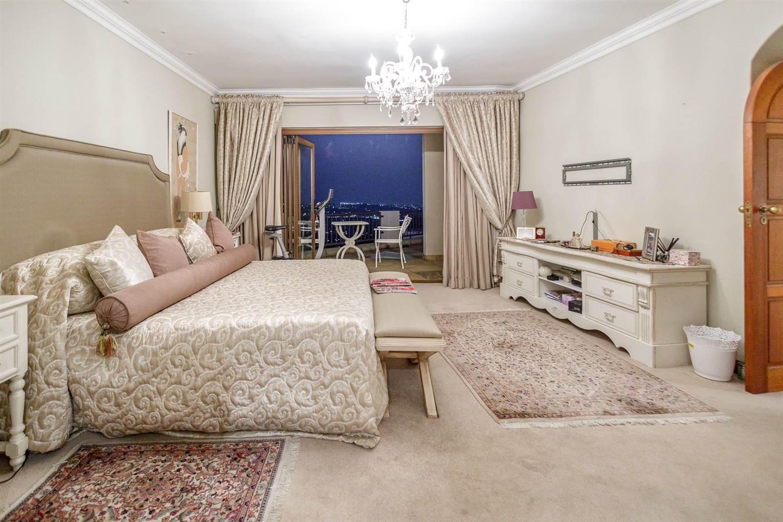 6 Bed House in Northcliff photo number 15