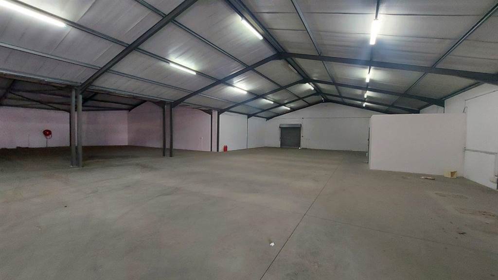 700  m² Retail Space in Motherwell photo number 1