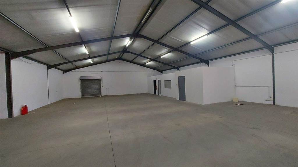 700  m² Retail Space in Motherwell photo number 4