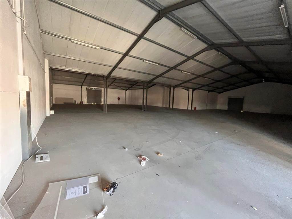 700  m² Retail Space in Motherwell photo number 13