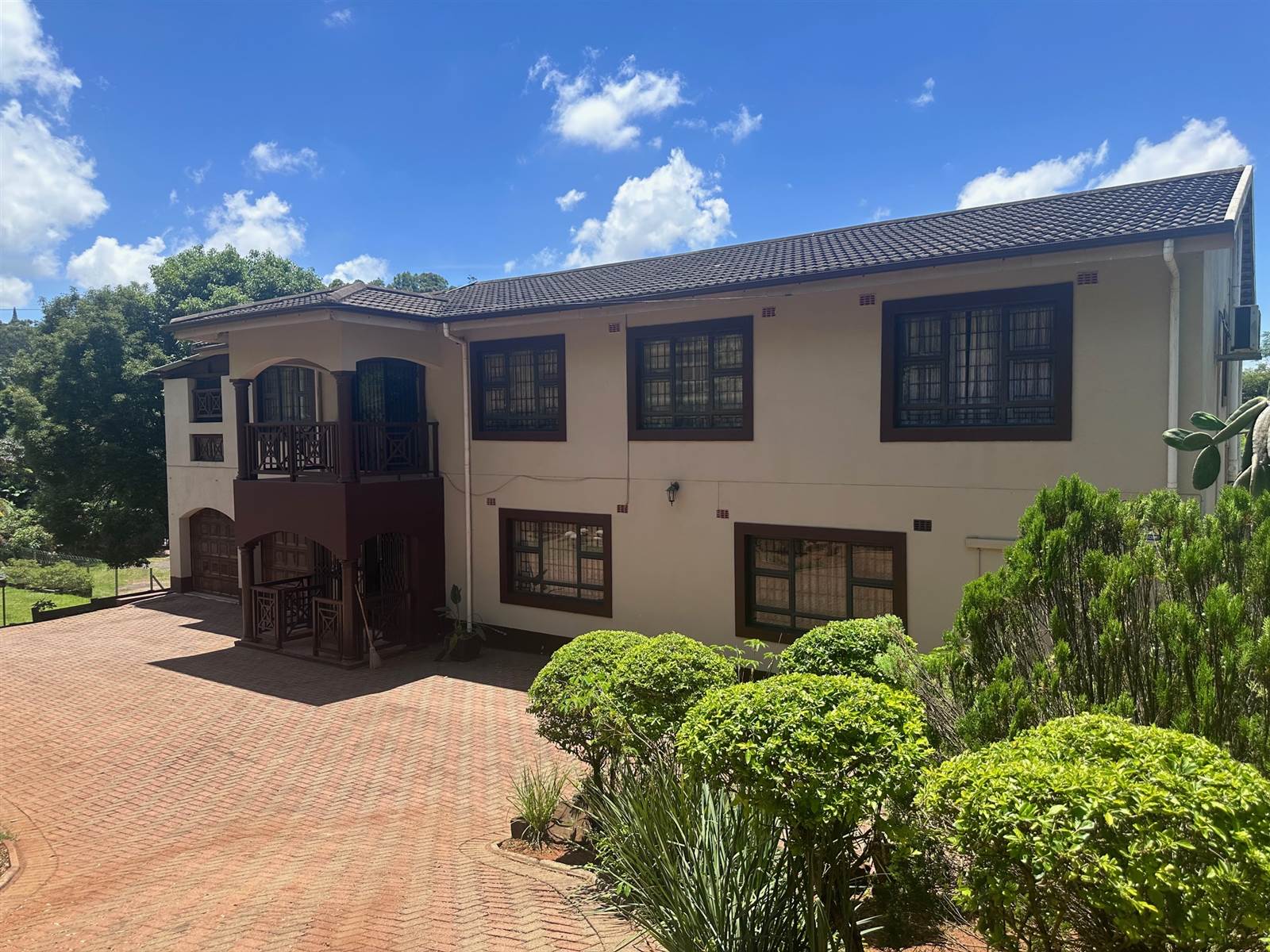 6 Bed House in Kloof photo number 1