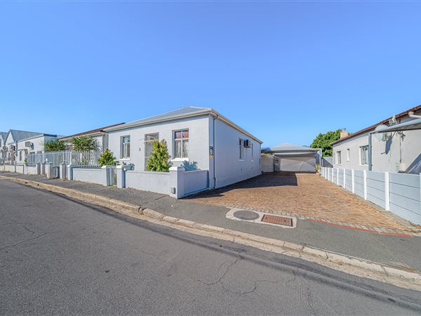 5 Bed House in Paarl Central East