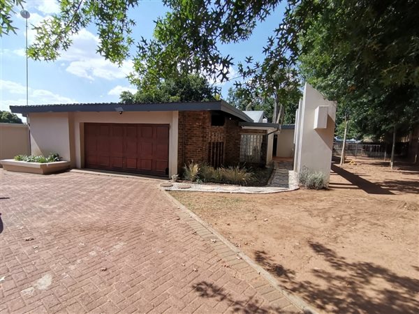 4 Bed House in Clubville