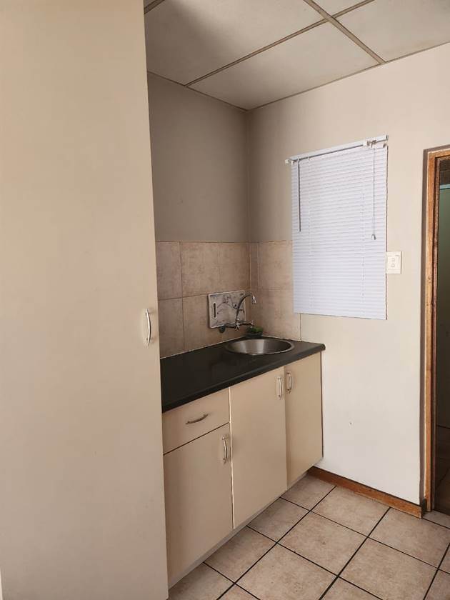 Bachelor apartment in Auckland Park photo number 14