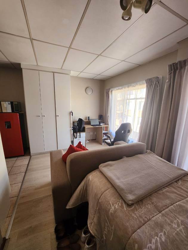 Bachelor apartment in Auckland Park photo number 16