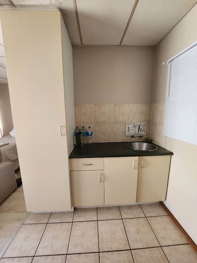 Bachelor apartment in Auckland Park photo number 7