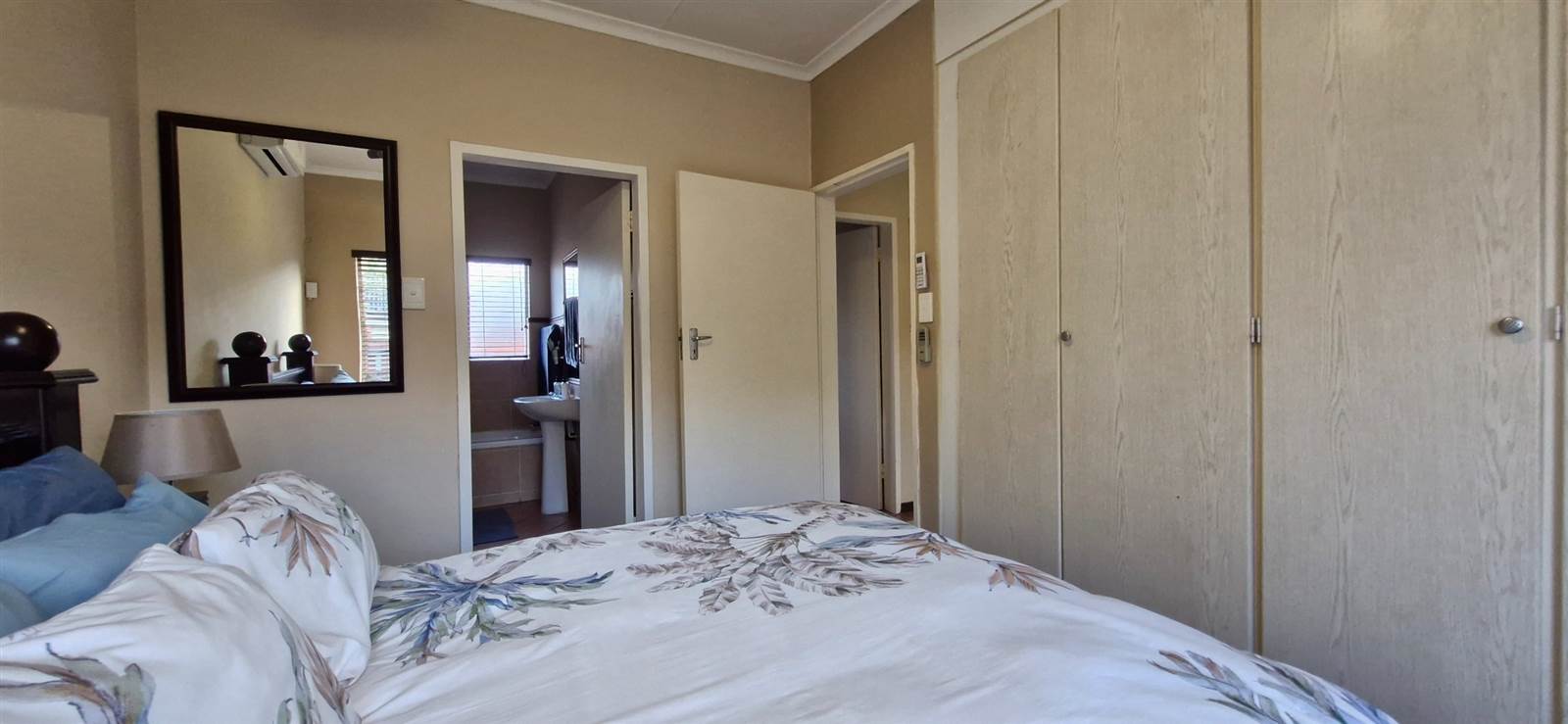 2 Bed Townhouse in Mooikloof Ridge photo number 17