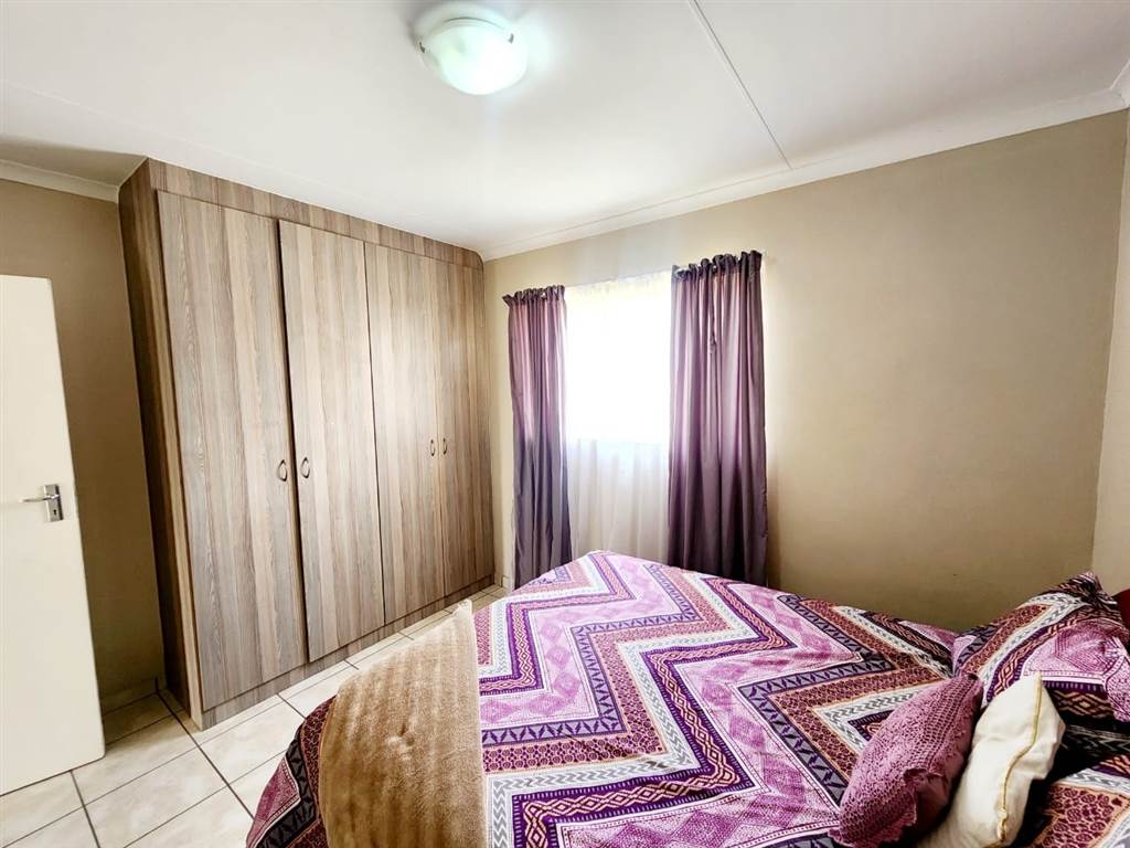 3 Bed House in Waterkloof photo number 11