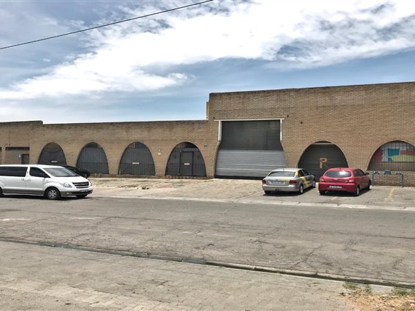 1 207 m² Retail Space 1 207 m² Retail Space
