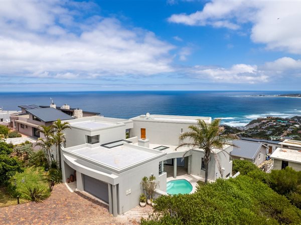 6 Bed House in Brenton on Sea
